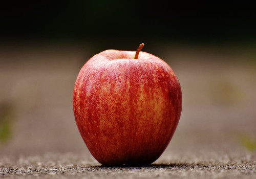 Waarom zegt men 'de appel valt niet ver van de boom'? Betekenis en herkomst uitgelegd