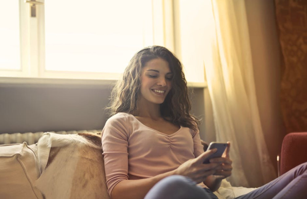 Flirten vanuit je luie stoel? Lees onze tips!