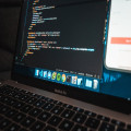 Wat doet een servicedesk medewerker?