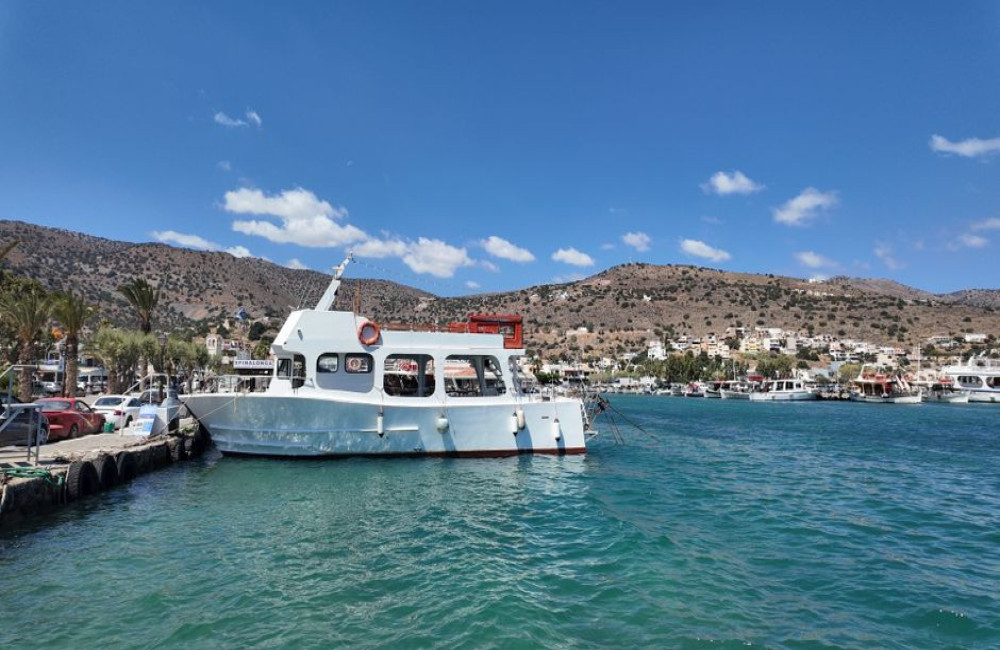 Agia Pelagia centrum: baai, strand, tavernes en bereikbaarheid op Kreta