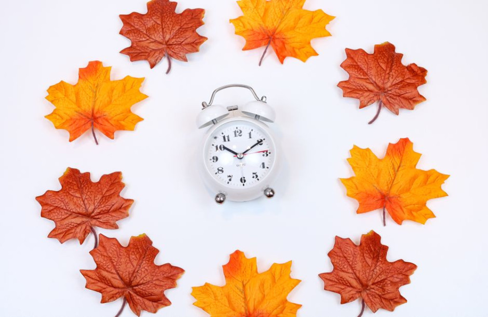 Welke apparaten gaan op 25 oktober 2026 vanzelf naar wintertijd en welke zet je zelf om